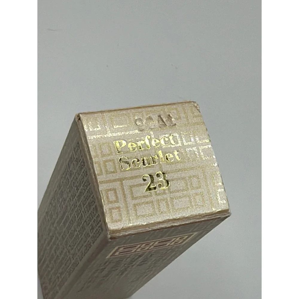 NIB Elizabeth Arden Ceramide Plump Perfect‎ Lipstick Perfect Scarlet 23 0.12oz